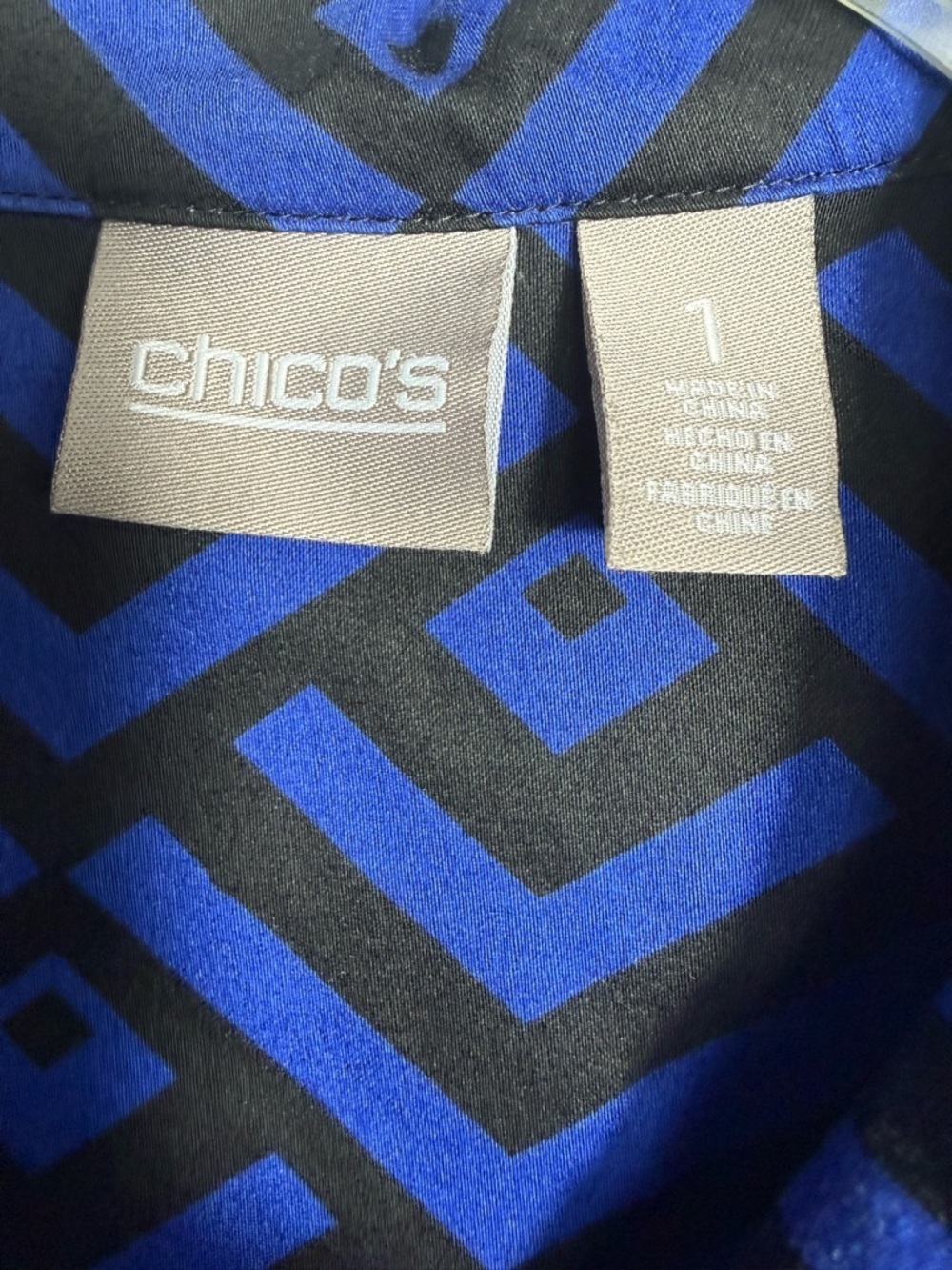 Chico’s Cobalt Blue Black Geometric Print Button Front Blouse Size 1 Medium US 8 - Picture 3 of 6